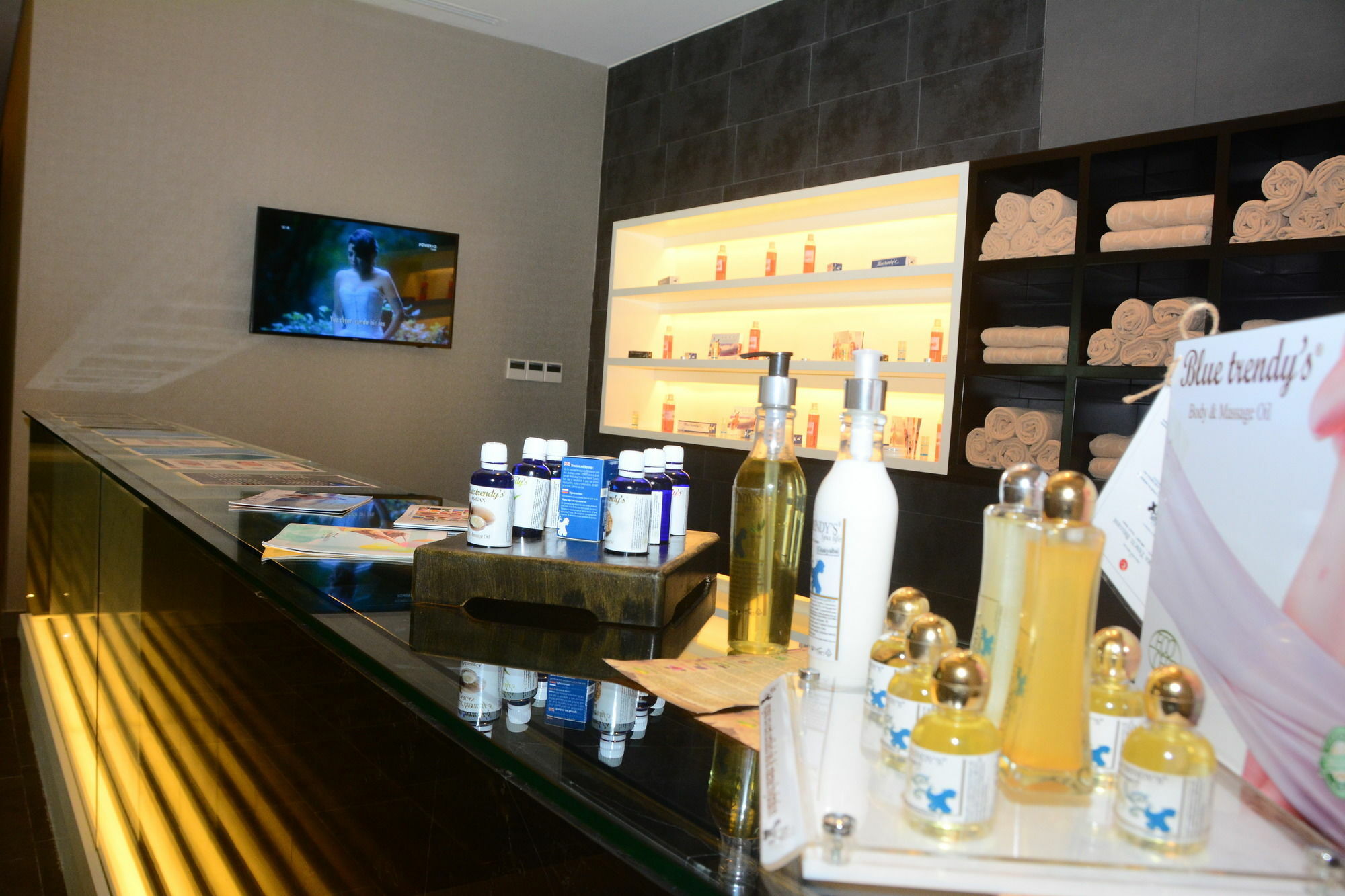 Wind Of Lara & Otel